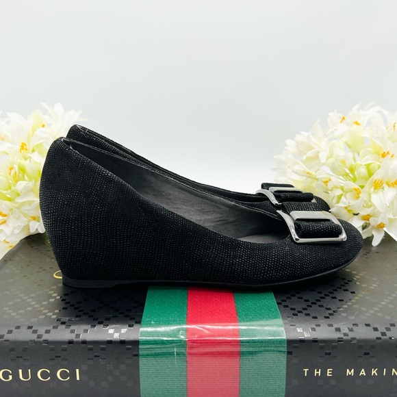 Stuart Weitzman - Picture 3 of 6